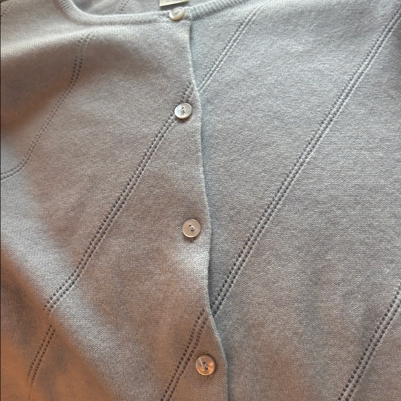 Neiman Marcus  100% Cashmere Button Down Cardigan Crewneck Sweater Light Blue XL - Picture 9 of 9